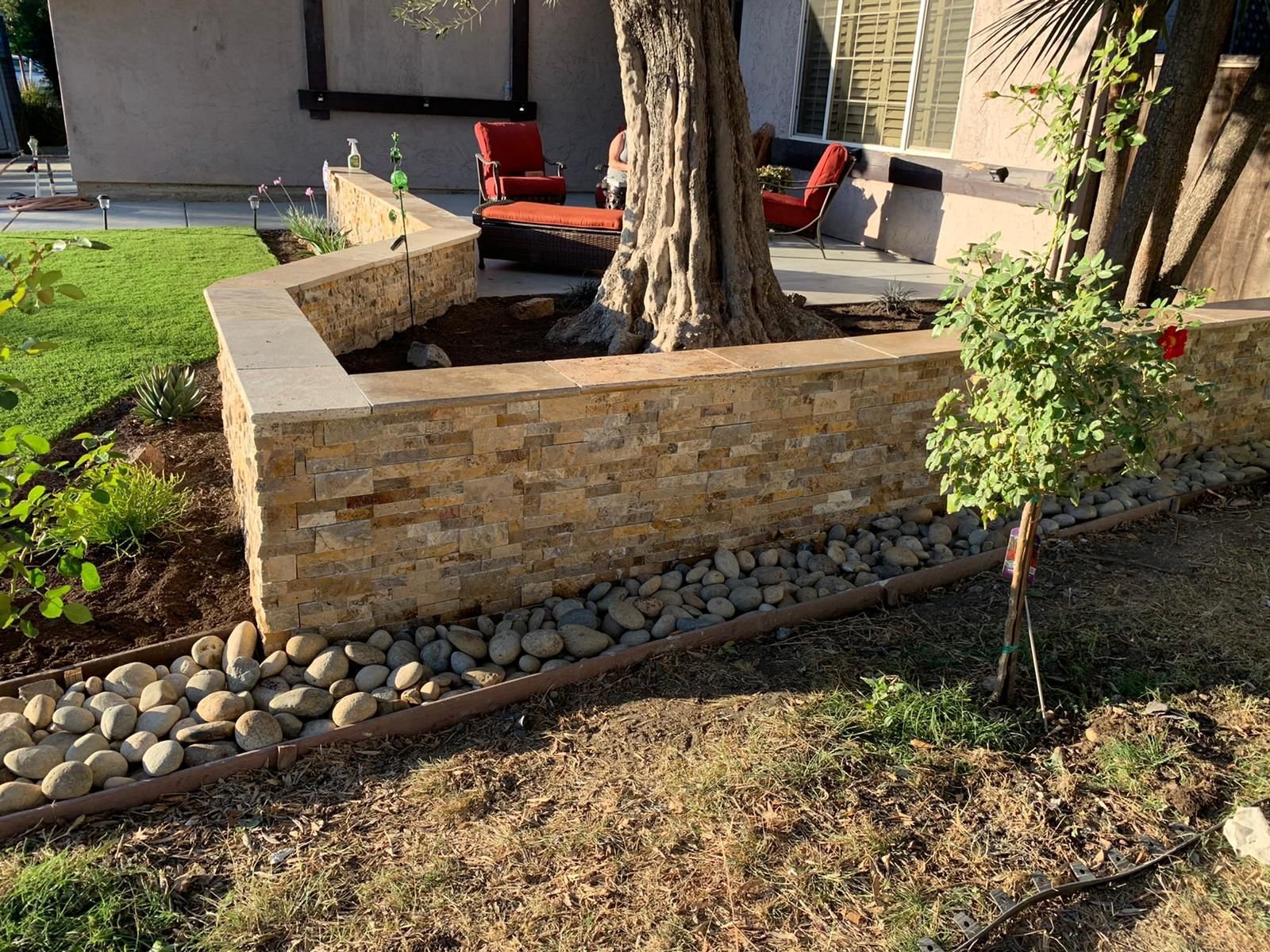 Retaining wall and grass6354